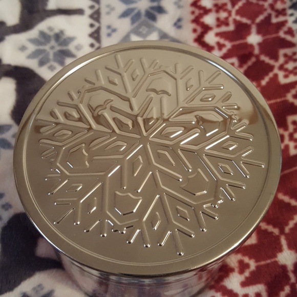 Bath & Body works 3 wick candle - Picture 4 of 4